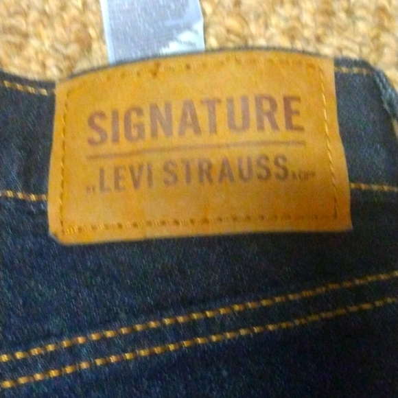 BNWOT Levi Strauss Signature Jean Shorts - Picture 3 of 4